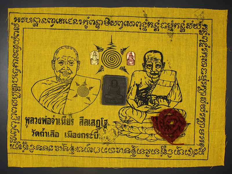 ชุดผ้ายันต์,พระผง,ปรกใบมะขาม,เชือกข้อมือ หลวงพ่อจำเนียร สีลเสฎโฐ วัดถ้ำเสือ จ.กระบี่