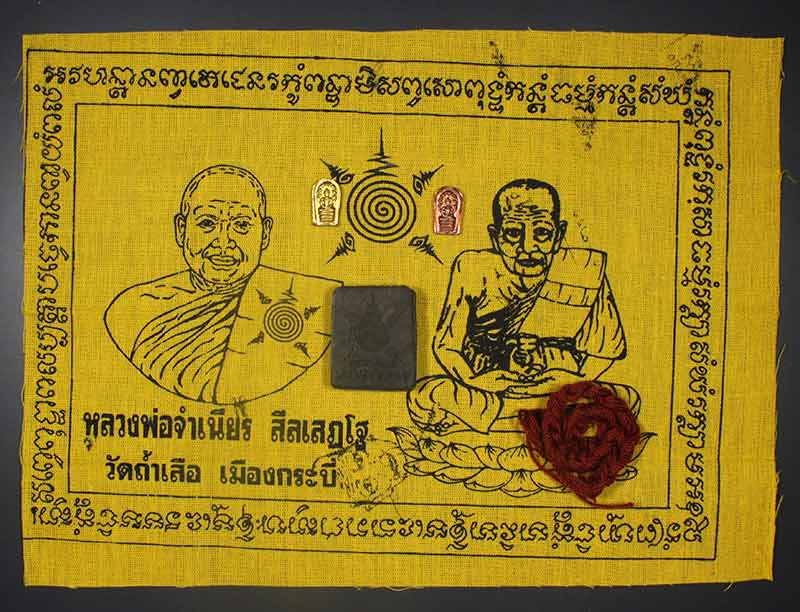 ชุดผ้ายันต์,พระผง,ปรกใบมะขาม,เชือกข้อมือ หลวงพ่อจำเนียร สีลเสฎโฐ วัดถ้ำเสือ จ.กระบี่