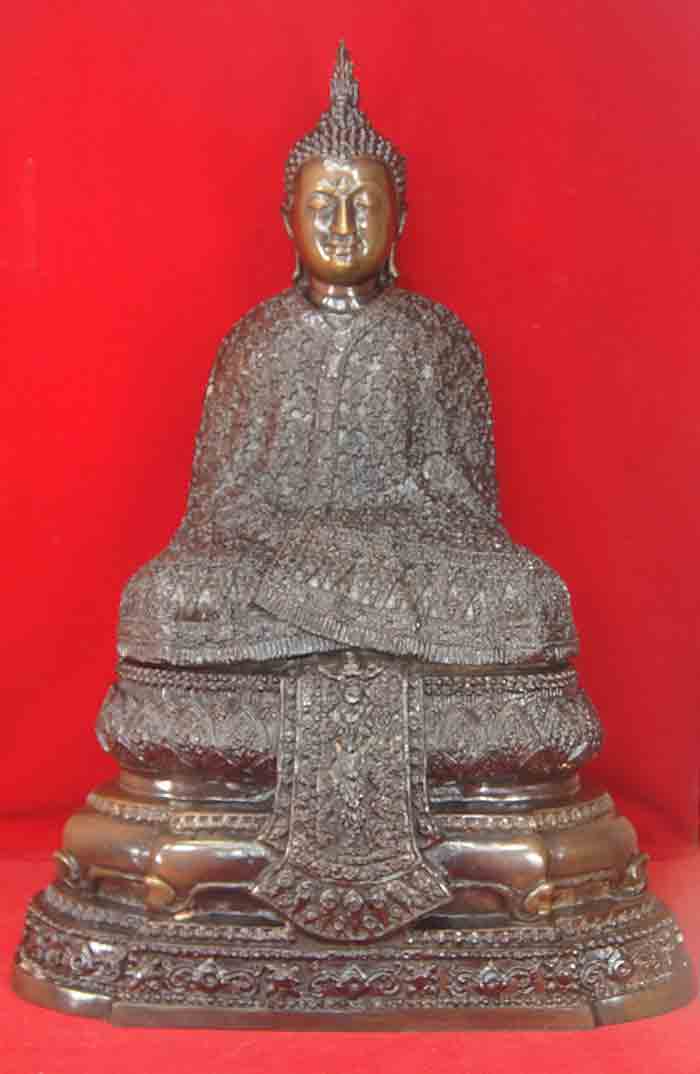 พระแก้วมรกต ทรงเครื่องฤดูหนาว เนื้อโลหะรมดำมันปู ขนาดตั้งบูชาองค์ใหญ่ หน้าตัก 7 นิ้ว นิ้ว ฐานกว้าง 1