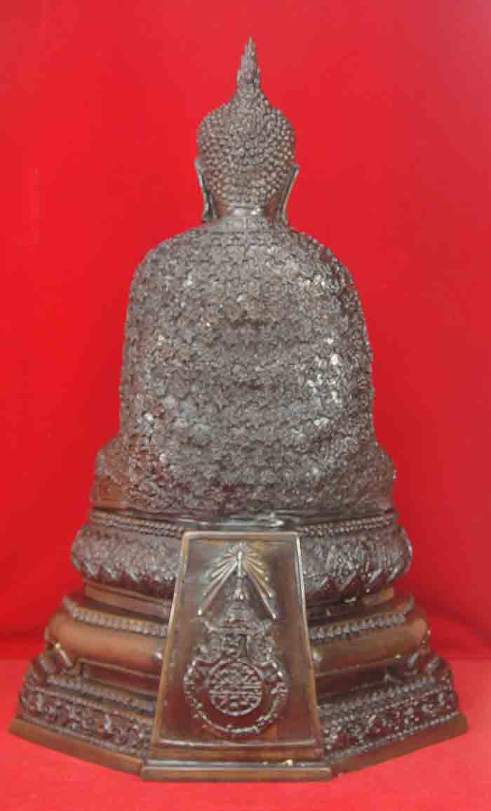 พระแก้วมรกต ทรงเครื่องฤดูหนาว เนื้อโลหะรมดำมันปู ขนาดตั้งบูชาองค์ใหญ่ หน้าตัก 7 นิ้ว นิ้ว ฐานกว้าง 1
