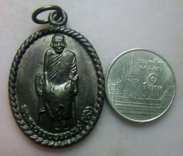 **วัดใจ**เหรียญพ่อท่านซัง วัดวัวหลุง จ.นครศรีธรรมราช รุ่นสร้างโบสถ์น้อย ปี ๒๕๔๒**สวยๆ เชิญชมครับ