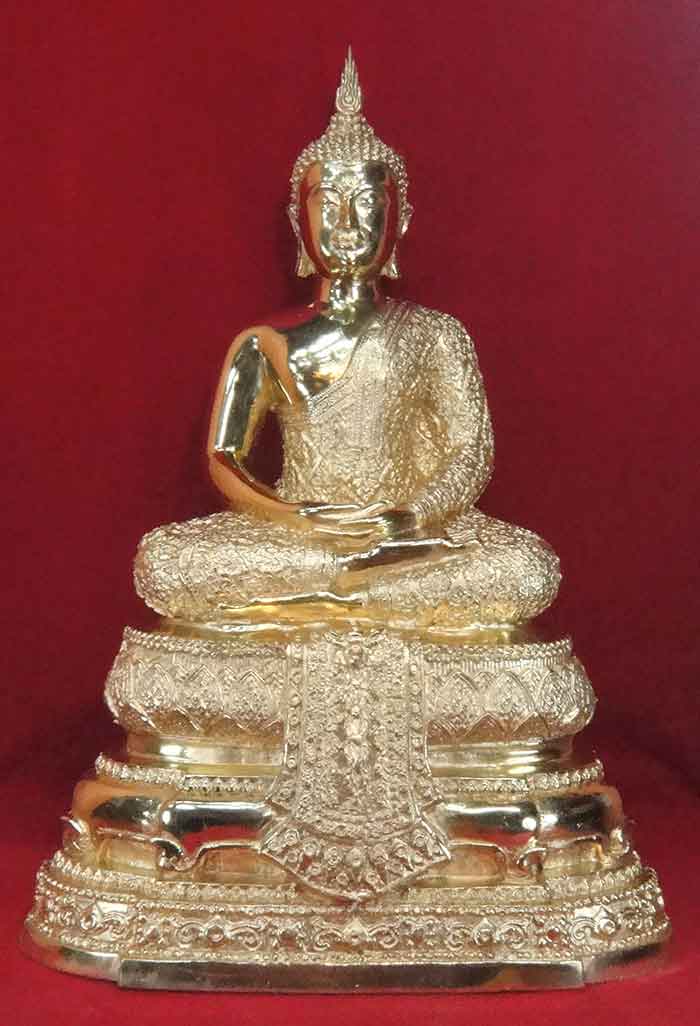 พระแก้วมรกต ทรงเครื่องฤดูฝน เนื้อทองเหลืองขัดมัน ขนาดตั้งบูชาองค์ใหญ่ หน้าตัก 7 นิ้ว นิ้ว ฐานกว้าง 1