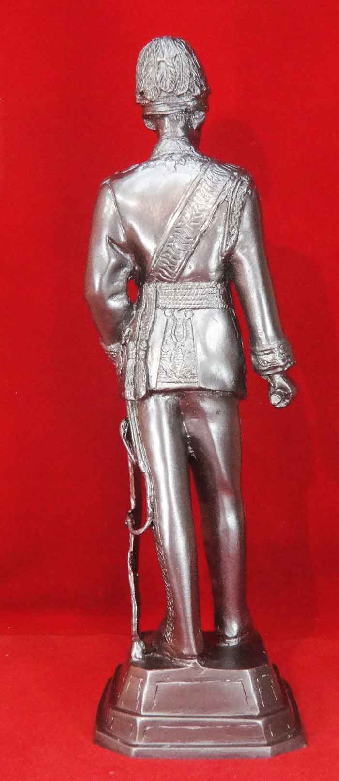  พระบาทสมเด็จพระจุลจอมเกล้าเจ้าอยู่หัว ประทับยืน เนื้อทองเหลืองรมดำ หน้าตัก 5 นิ้ว 