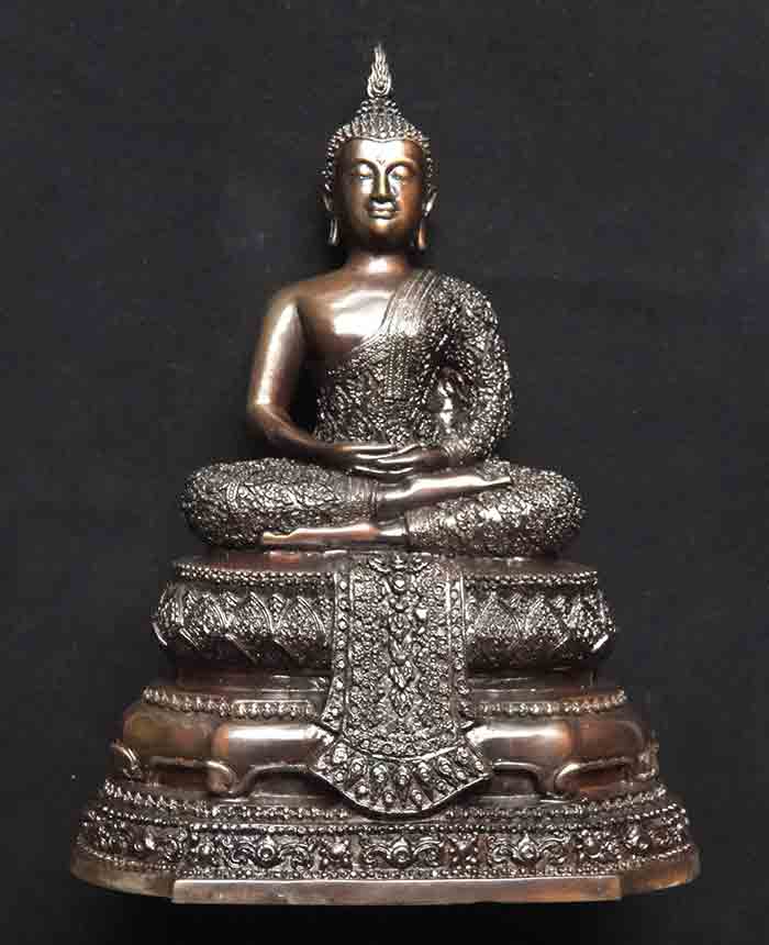 พระแก้วมรกต ทรงเครื่องฤดูฝน เนื้อทองเหลืองรมดำมันปู ขนาดตั้งบูชาองค์ใหญ่ หน้าตัก 7 นิ้ว นิ้ว ฐานกว้า