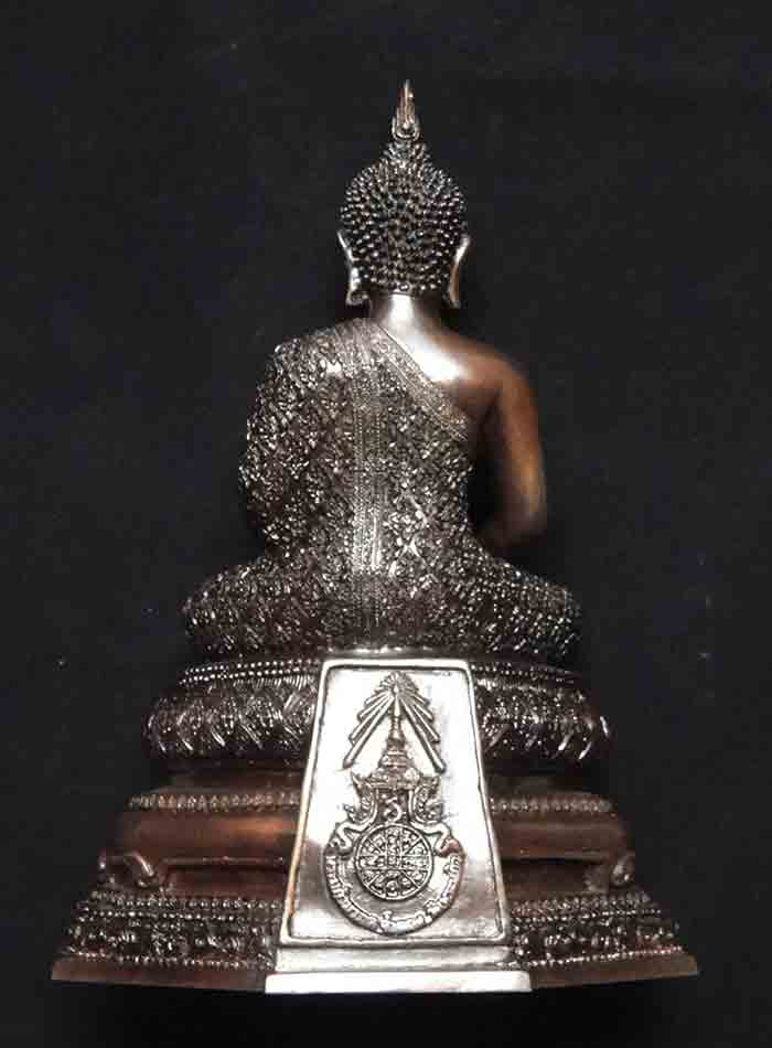 พระแก้วมรกต ทรงเครื่องฤดูฝน เนื้อทองเหลืองรมดำมันปู ขนาดตั้งบูชาองค์ใหญ่ หน้าตัก 7 นิ้ว นิ้ว ฐานกว้า