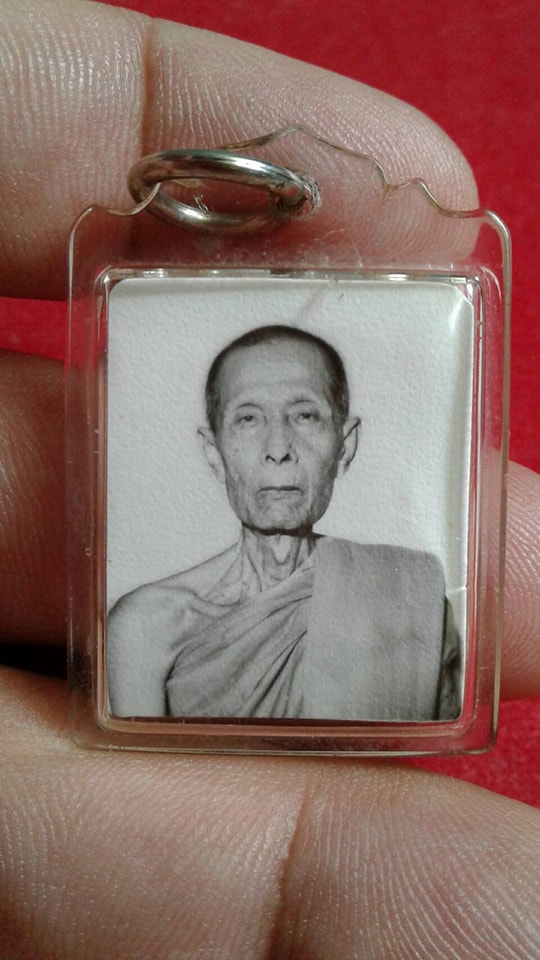 รูปถ่าย กระดาษหนังไก่ หลวงปู่โต๊ะ วัดประดู่ฉิมพลี พร้อมเลี่ยมใช้ ตอกโค๊ตนะ 