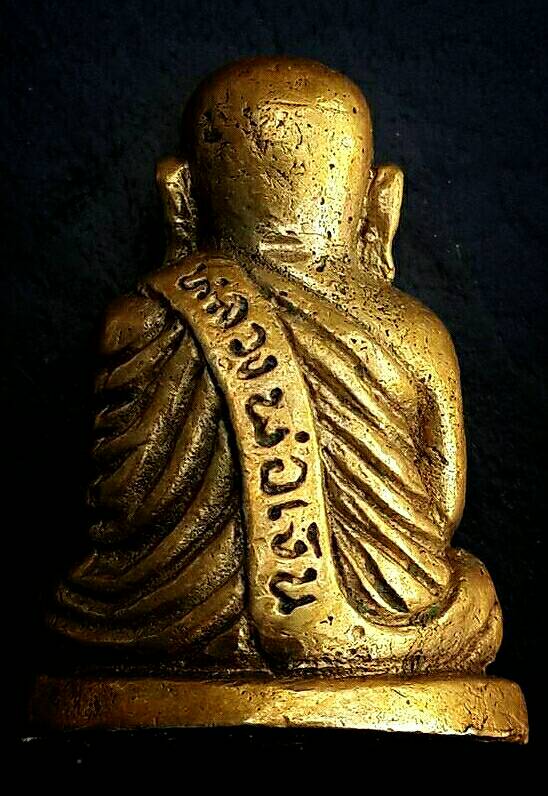 รูปหล่อหลวงพ่อเงินเล็กตอกโค๊ด 9 ใต้ฐาน