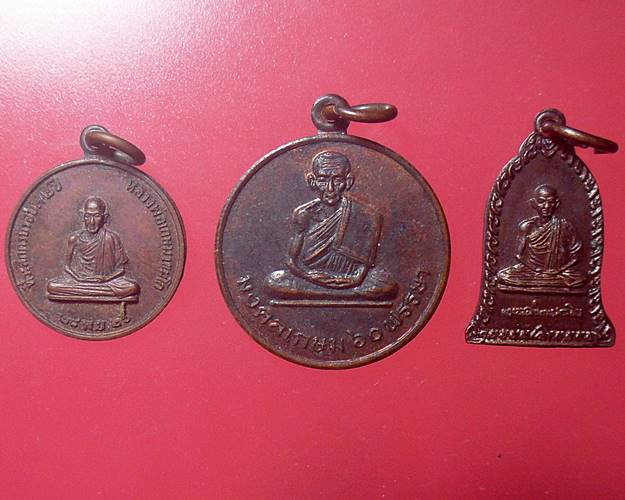 เหรียญหลวงพ่อเกษม สุสานไตรลักษณ์ ชุด3เหรียญ