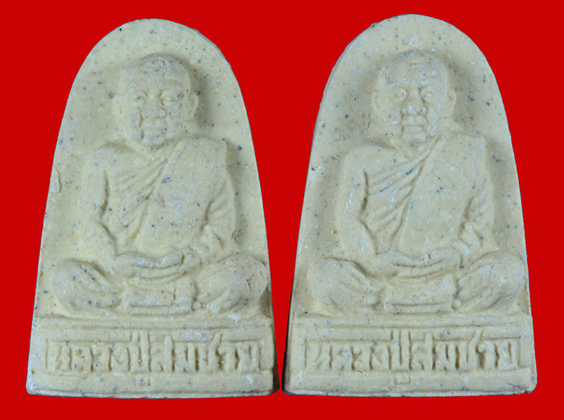 พระผงรูปเหมือน พระวิสุทธิญาณเถร (สมชาย ฐิตวิริโย) วัดเขาสุกิม จ.จันทบุรี ปี ๒๕๓๙ 2 องค์