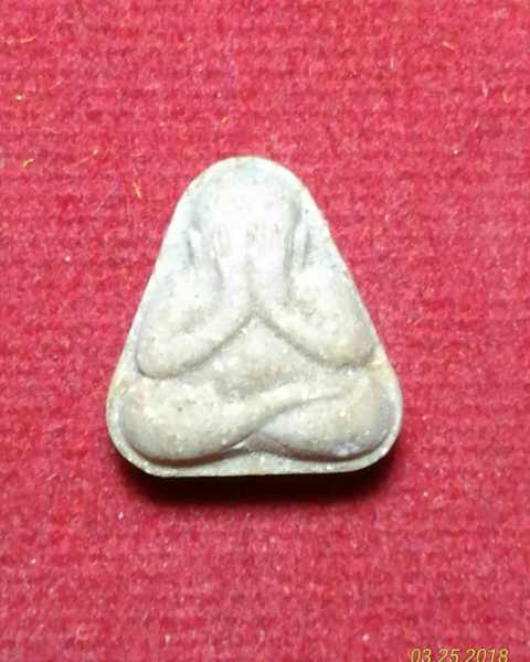  พระปิดตามหาลาภ หลวงพ่อเกษม เขมโก ปิดตาฟ้าลั่น เนื้อผงน้ำมัน จัดสร้างปี 2517