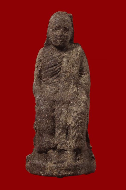 หลวงปู่เทพโลกอุดร เนื้อผง พิมพ์นั่งตอไม้ วัดป่าสักภักดีภูริทัต หลวงปู่หมุน ปลุกเสก