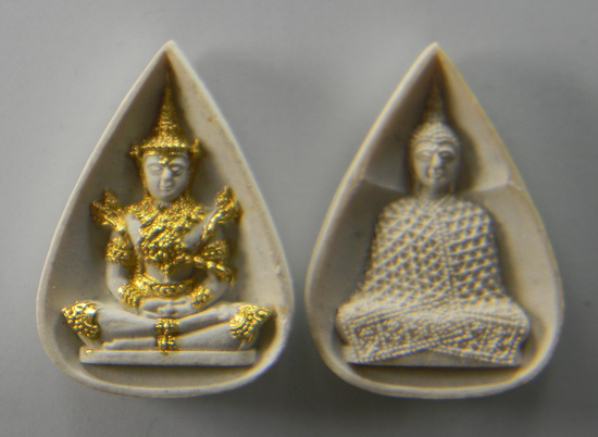 เคาะแรกแดง...พระแก้วมรกตหลัง ภปร.๒๕๓๐...รวม ๒ องค์ ไม่มีกล่อง...ร่วมพิธีพุทธาภิเษกพระกริ่งปวเรศ ๒