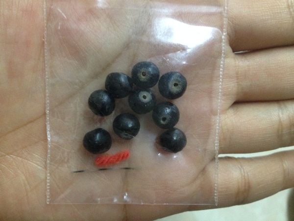 เม็ดประคำเสาร์ 5 ปี 43 รวม 9 เม็ด  หลวงปู่หมุน