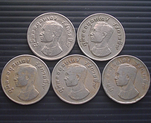 เหรียญ 1 บาท พญาครุฑ รัชกาลที่ 9 ปี 2517 สวย เดิม สภาพดี จำนวน 5 เหรียญ