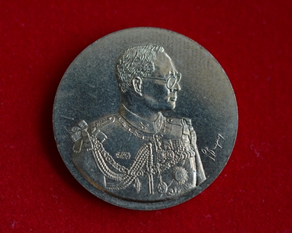 เหรียญในหลวง ภปร เฉลิมพระเกียรติ โมเน่ร์เดอปารีส ผลิตที่ฝรั่งเศส พ.ศ.2546 