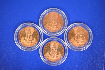 เหรียญในหลวงทรงผนวช บูรณะพระเจดีย์ วัดบวรนิเวศวิหาร กรุงเทพ ปี 2550 เนื้อทองแดงขัดเงา (4เหรียญ)
