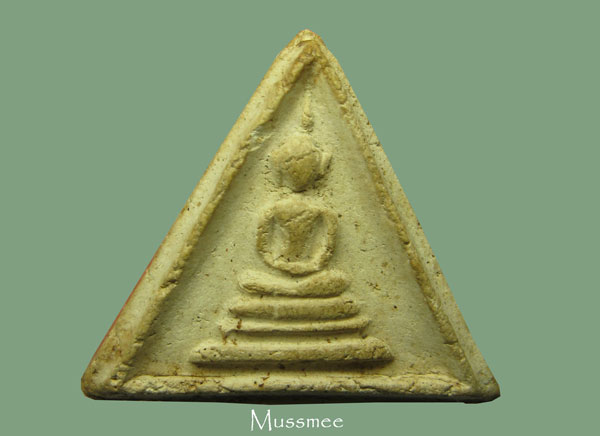 พระสมเด็จหลวงปู่หิน วัดระฆัง พิมพ์สามเหลี่ยม ปี 2495 ผงเก่าเพียบ 