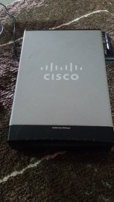 CISCO RV042 LOAD-BALANCE ROUTER  มือสองสภาพ 90 %