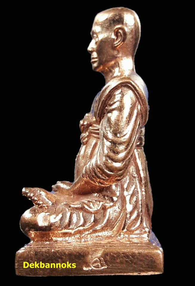 พระรูปเหมือนสมเด็จพระพุฒาจารย์(โต พรหมรังสี) พิมพ์หล่อใหญ่ เนื้อผิวขัดเงา รุ่น ๒๑๔ ปีเกิด พ.ศ.๒๕๔๕