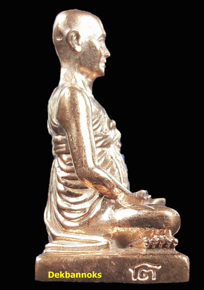 พระรูปเหมือนสมเด็จพระพุฒาจารย์(โต พรหมรังสี) พิมพ์หล่อใหญ่ เนื้อผิวขัดเงา รุ่น ๒๑๔ ปีเกิด พ.ศ.๒๕๔๕