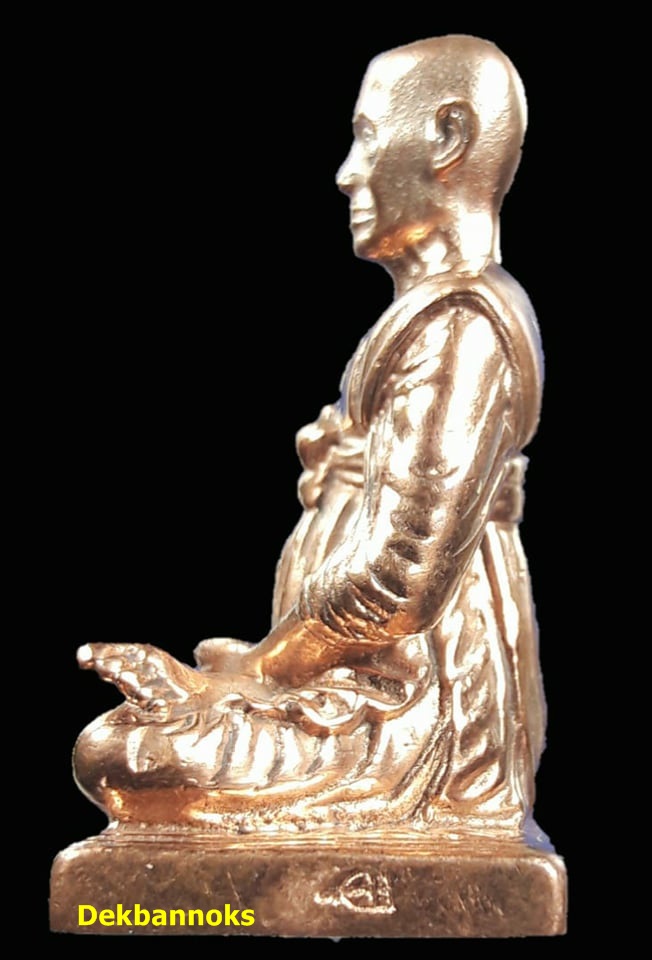 พระรูปเหมือนสมเด็จพระพุฒาจารย์(โต พรหมรังสี) พิมพ์หล่อใหญ่ เนื้อผิวขัดเงา รุ่น ๒๑๔ ปีเกิด พ.ศ.๒๕๔๕