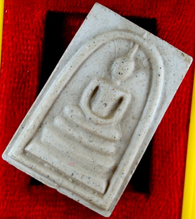 พระสมเด็จวัดระฆัง รุ่น ๒๑๔ ปีเกิด พิมพ์ใหญ่นิยม เกศทะลุซุ้ม สร้างปี พ.ศ. ๒๕๔๕ พร้อมกล่องเดิม