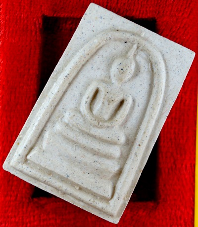 พระสมเด็จวัดระฆัง รุ่น ๒๑๔ ปีเกิด พิมพ์ใหญ่นิยม เกศทะลุซุ้ม สร้างปี พ.ศ. ๒๕๔๕ พร้อมกล่องเดิม