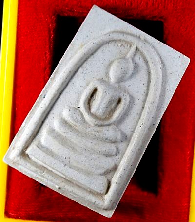 พระสมเด็จวัดระฆัง รุ่น ๒๑๔ ปีเกิด พิมพ์ใหญ่นิยม เกศทะลุซุ้ม สร้างปี พ.ศ. ๒๕๔๕ พร้อมกล่องเดิม