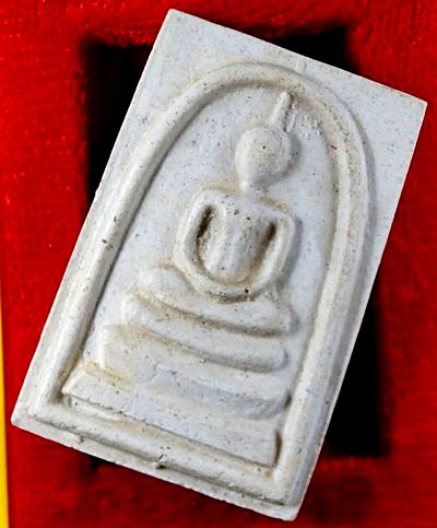 พระสมเด็จวัดระฆัง รุ่น ๒๑๔ ปีเกิด พิมพ์ใหญ่นิยม เกศทะลุซุ้ม สร้างปี พ.ศ. ๒๕๔๕ พร้อมกล่องเดิม