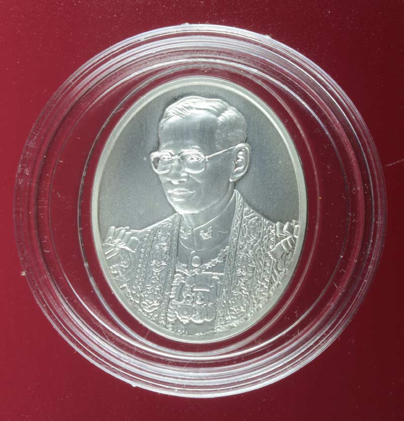 	 เหรียญพระบรมรูปพระบาทสมเด็จพระเจ้าอยู่หัว ที่ระลึก ๑๐๐ ปี รพ.จุฬาฯ เนื้อเงิน # 3
