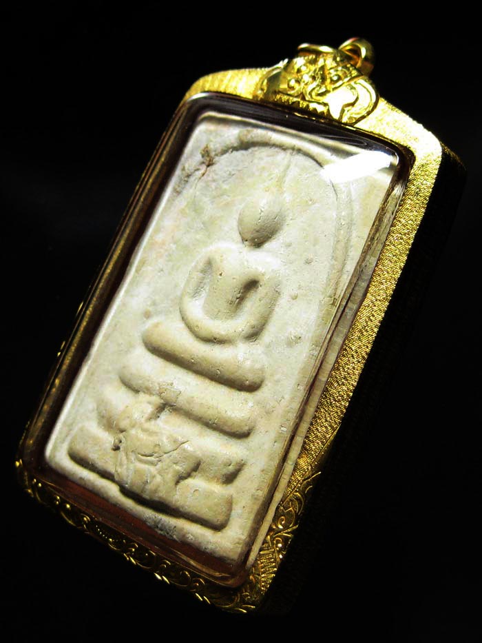 (1) พระสมเด็จฐานแพะ หลวงปู่ทิม วัดละหารไร่ จ.ระยอง ปี2517 เลี่ยมทองพร้อมบูชา