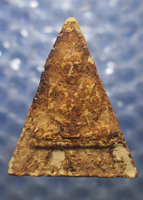 	พระผงหลังใบโพธิ์ หลวงพ่อเขียน วัดสำนักขุนเณร จ.พิจิตร ปี 16มีคราบกรุหรือครับปลวกเดิมๆครับ