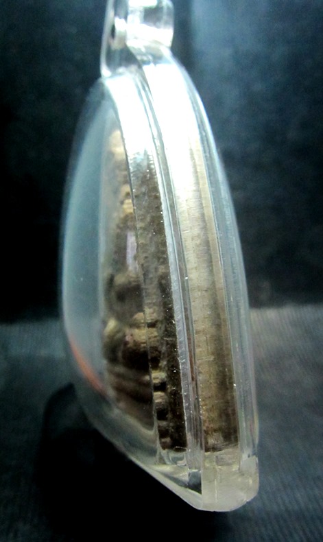 พระผงพิมพ์สมเด็จพุฒาจารย์โต(ฝังพลอย)หลวงปู่หมุน ออกวัดป่าช่องกุ่ม 