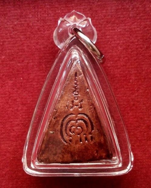 พระพิมพ์นางพญา รุ่นแรก เนื้อดินเผาเคลือบปิดทองเดิม หลวงพ่อแพ วัดพิกุลทอง ปี06...เคาะเดียวแดง...