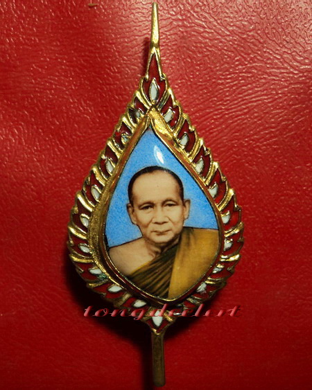 ล็อกเก็ตสมเด็จพระญาณสังวร วัดบวรนิเวศ รุ่นแรก ปี2528 กะไหล่ทองลงยา หายาก สวยมากค่ะ