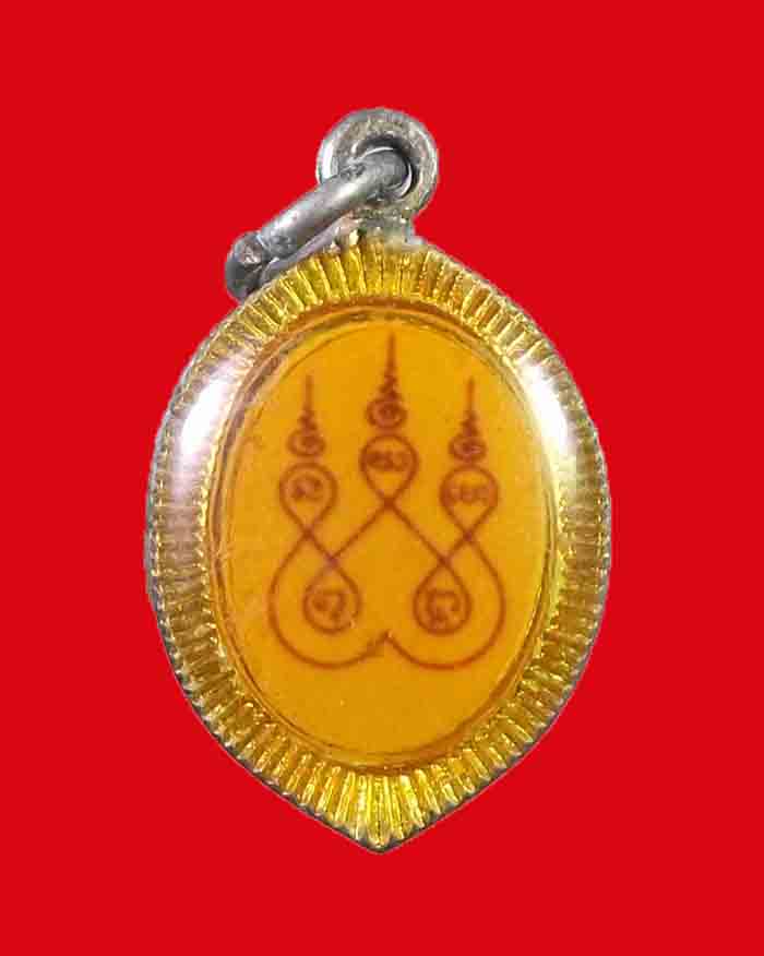 ล็อกเก็ตหลวงพ่อตุด วัดธรรมถาวร จ.ชุมพร รุ่นแรก ฉากเหลือง