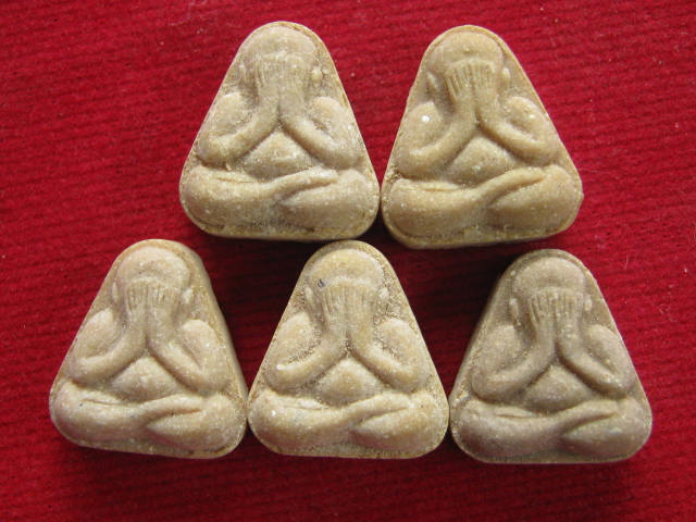 พระปิดตามหาลาภเขมโก "ปิดตาฟ้าลั่น" 5 องค์ ปี17