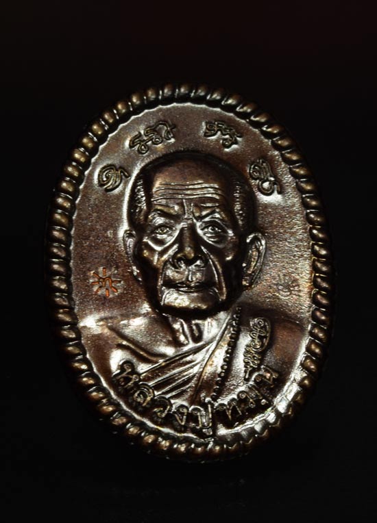 25 ชุดสุดท้าย  เหรียญดวงเศรษฐี 2 เนื้อทองแดงรมดำหลวงปู่หมุน ฐิตสีโลวัดป่าหนองหล่ม ปี 2556 ตอก 2 โค๊ต