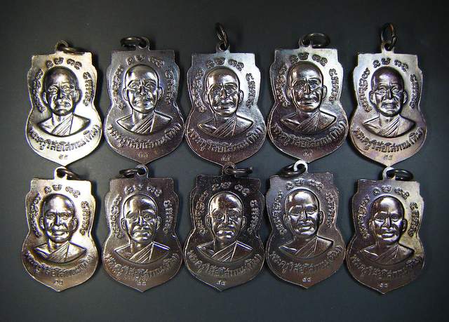 299เสมาหลวงพ่อทวดพระครูวิสัยโสภณทิมด้านหลังทองแดงรมดำ วัดช้างให้ ปัตตานี ปี55(ชุดเดียว10องค์)