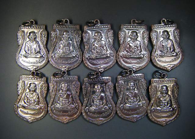 299เสมาหลวงพ่อทวดพระครูวิสัยโสภณทิมด้านหลังทองแดงรมดำ วัดช้างให้ ปัตตานี ปี55(ชุดเดียว10องค์)