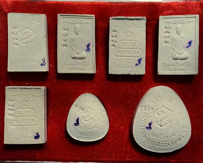 พระเนื้อผงผสมผงจิตรลดา สมเด็จพระญาณสังวร เสาร์ 5 ปี 2537 สวยมากพร้อมกล่องเดิมค่ะ