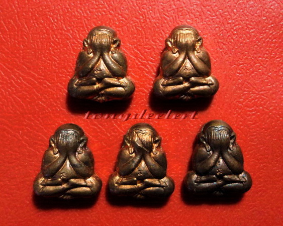 พระปิดตาจิ๋วหลังรูปเหมือน หลวงพ่อเกษม เขมโก รุ่น ลาภผล พูนทวี ซินนี้ฮวดใช้ ปลอดภัยตลอดกาล