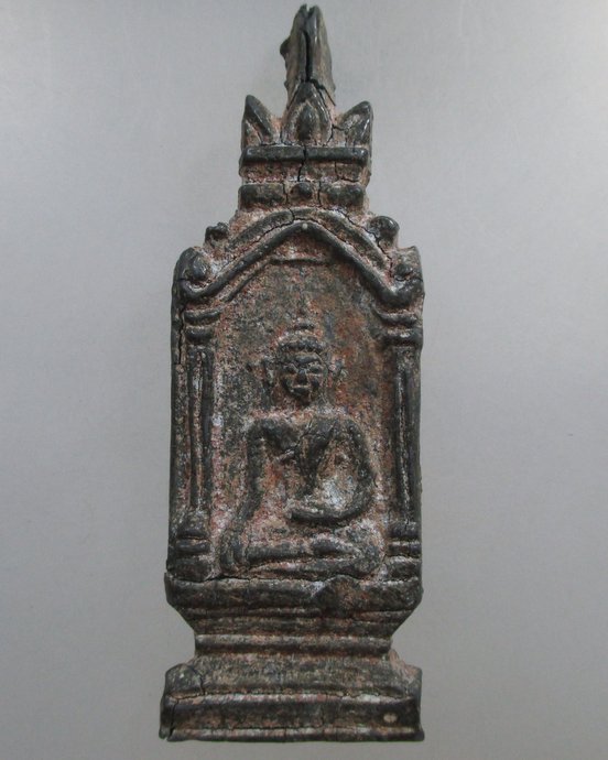 ๒๐ พระนั่งซุ้ม เนื้อชินกรอบ