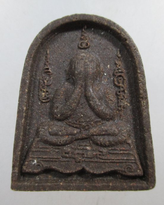๒๐ พระปิดตาเนื้อผงยา