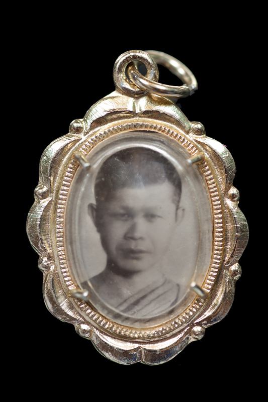 ล็อกเกตพระอาจารย์หลวงพ่อวิริยังค์ วัดธรรมมงคล กรุงเทพฯ