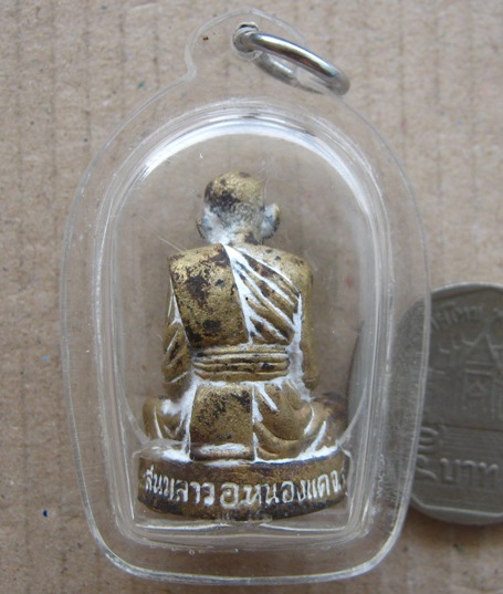 รูปหล่อรุ่นแรก หลวงพ่อผินะ วัดสนมลาว สระบุรี ปี2549เนื้อทองผสม ก้นบรรจุชนวนมวลสารและอุดเม็ดกันฟ้าผ่า