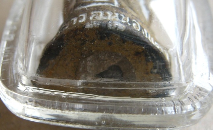 รูปหล่อรุ่นแรก หลวงพ่อผินะ วัดสนมลาว สระบุรี ปี2549เนื้อทองผสม ก้นบรรจุชนวนมวลสารและอุดเม็ดกันฟ้าผ่า