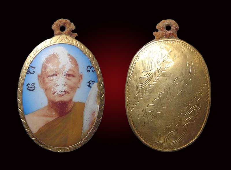 ล็อกเก็ตหลวงพ่อแพ วัดพิกุลทอง สิงห์บุรี หลังเลี่ยมทองเดิมจากวัด