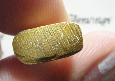 ชูชกรุ่น 3 รุ่นเมตตา มหาเศรษฐี ปี 50 เนื้อกะไหล่ทอง เลข 1440 ซองเดิม สร้าง 2999 องค์ หลวงพ่อสาคร วัด