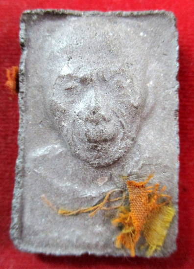 พระรูปเหมือน หลังแบบ เนื้อผงว่าน หลวงปู่ทิม วัดละหารไร่